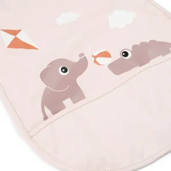 Babero con velcro Playground Powder · Done by Deer