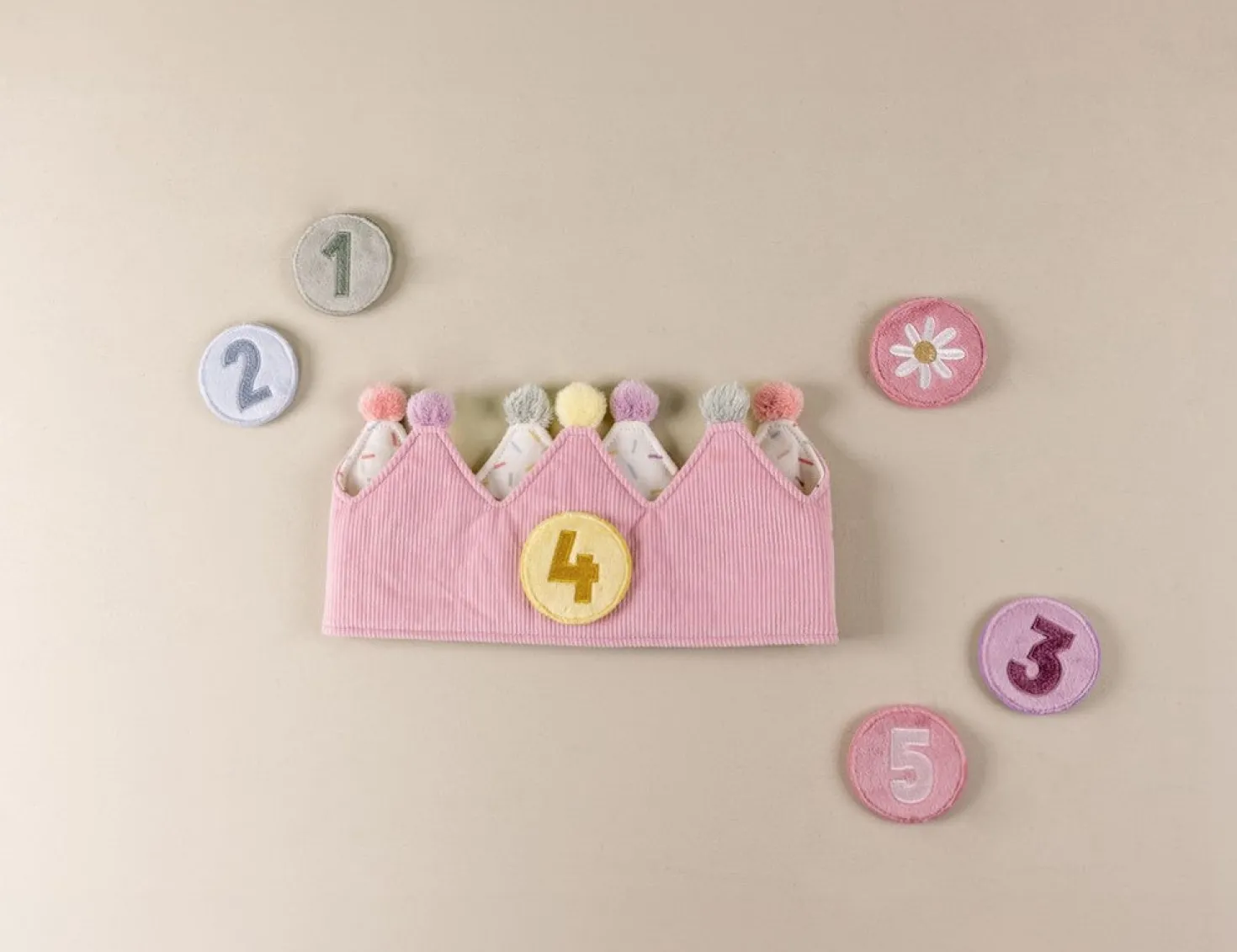 Corona de cumpleaños con números rosa · Little Dutch