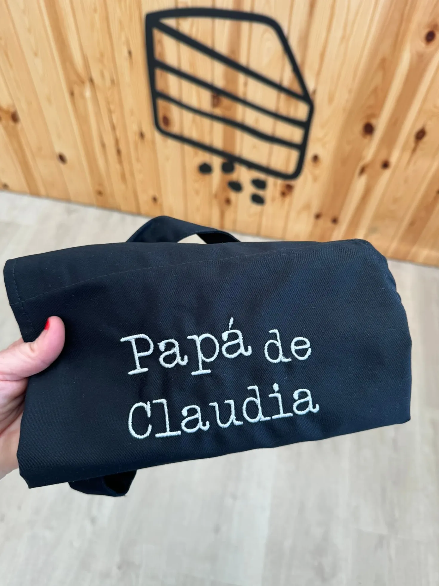 Delantal bordado · Adulto