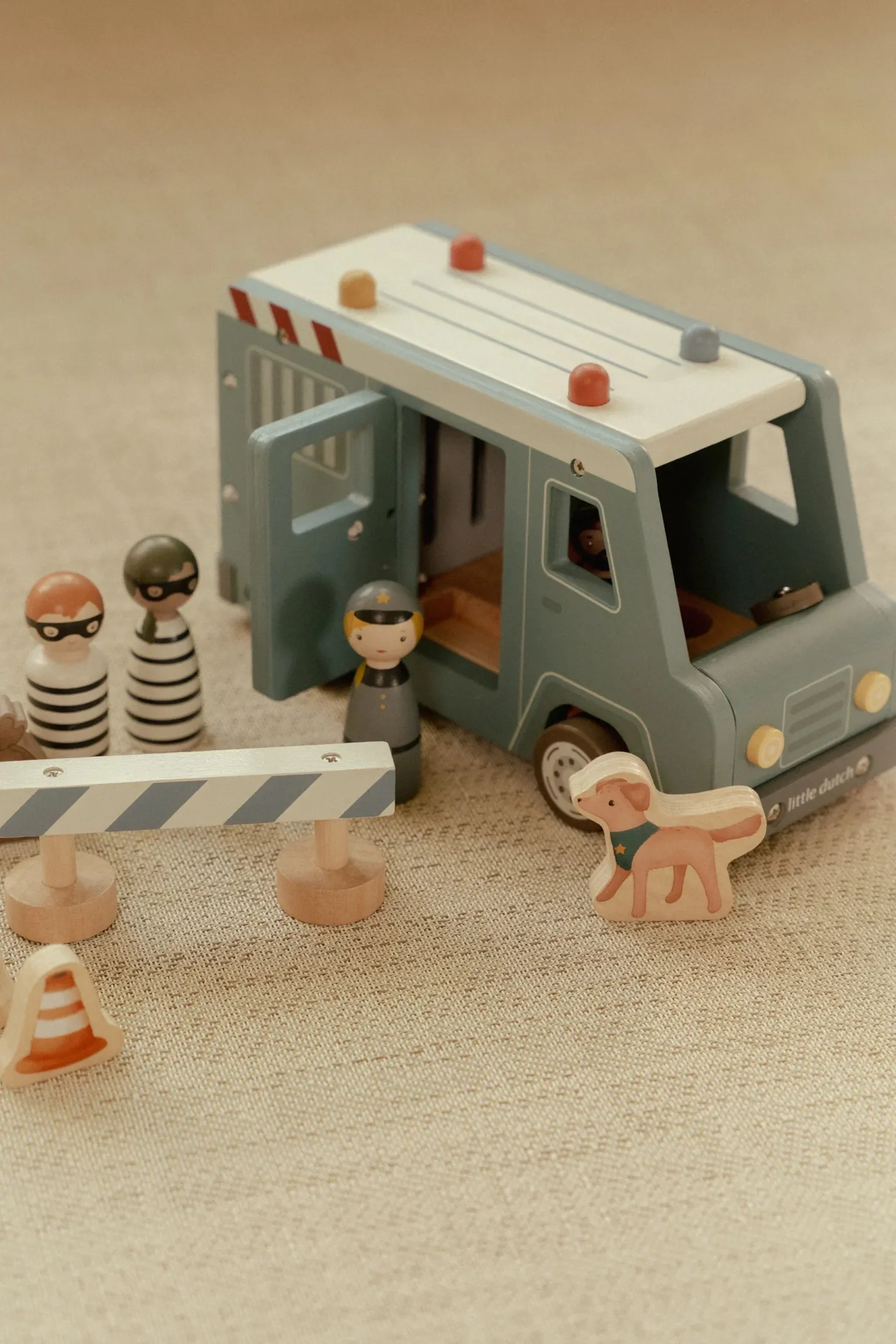 Furgón Policial FSC · Little Dutch