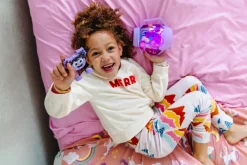 GloPals Set Personaje + 2 Cubos luz LUMI Lila