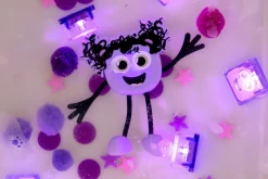 GloPals Set Personaje + 2 Cubos luz LUMI Lila
