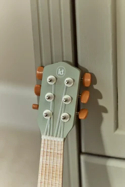 Guitarra de madera verde FSC Safari Friends · Little Dutch