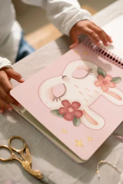 Libro de recortar y pintar máscaras · Little Dutch