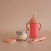 Pack cumpleaños Biberón Mágico y Potito con cuchara para muñecos · Tiny Harlow